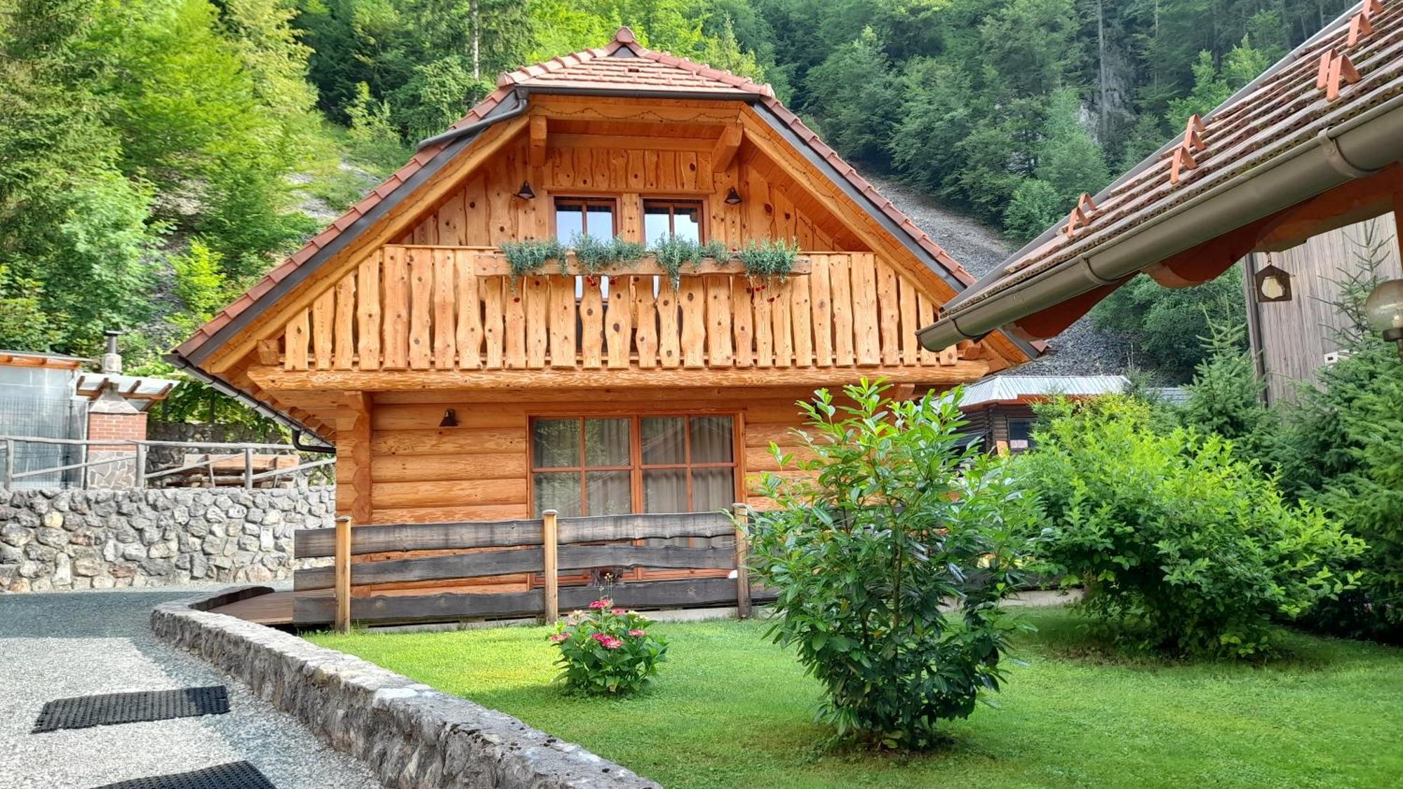 Apartma In Bungalov Jezerci Gozd Martuljek Exteriör bild