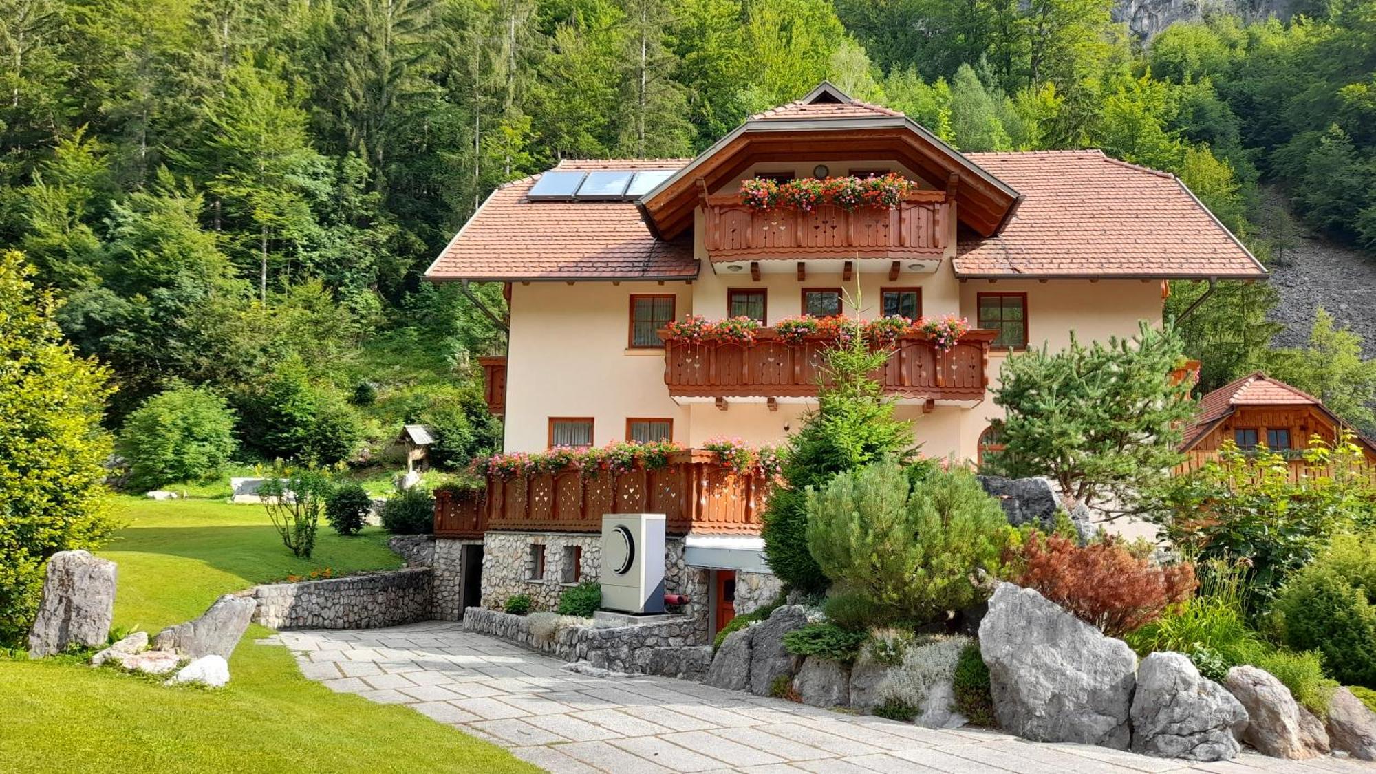 Apartma In Bungalov Jezerci Gozd Martuljek Exteriör bild