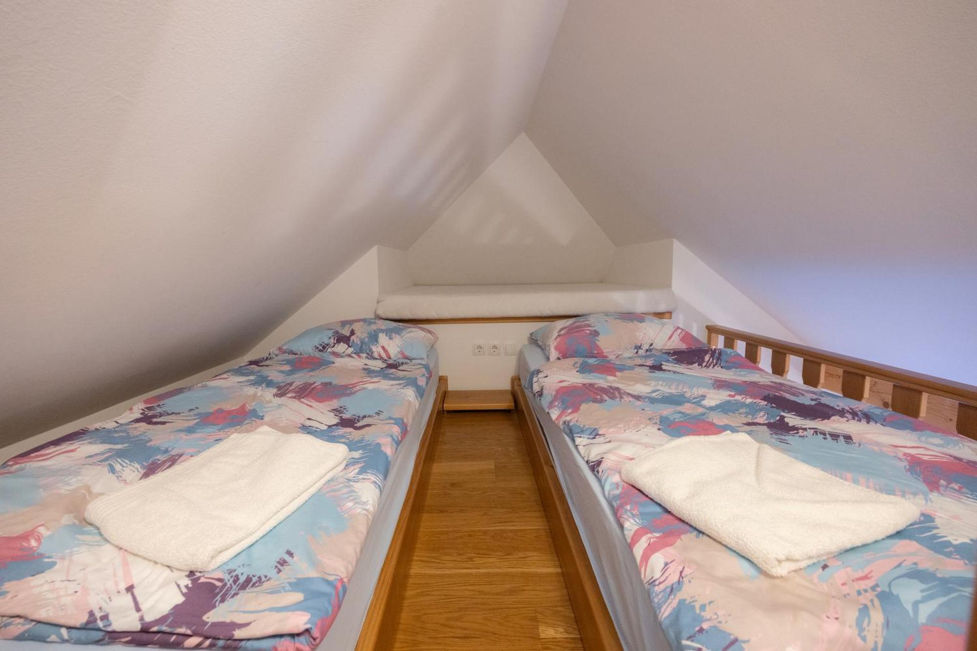 Apartma In Bungalov Jezerci Gozd Martuljek Exteriör bild